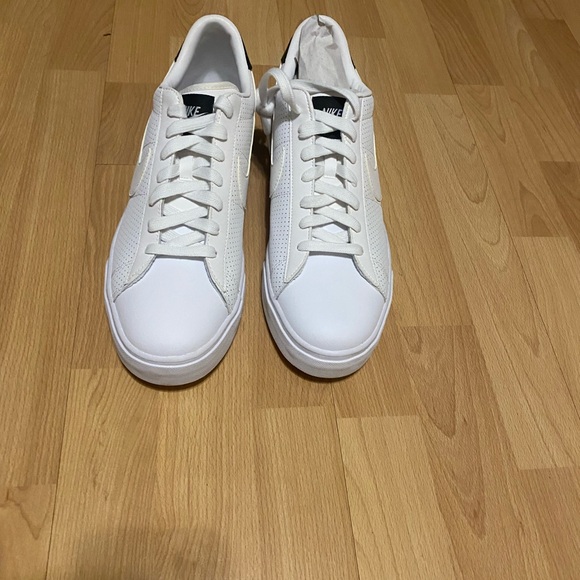 Nike Men's White and Black Sneakers - Picture 1 of 10